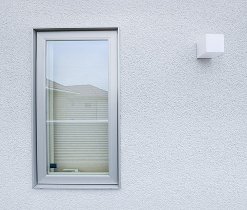 退色・劣化がおきにくく雨の侵入も防ぐシラス素材の外壁も実際にご覧いただけます。