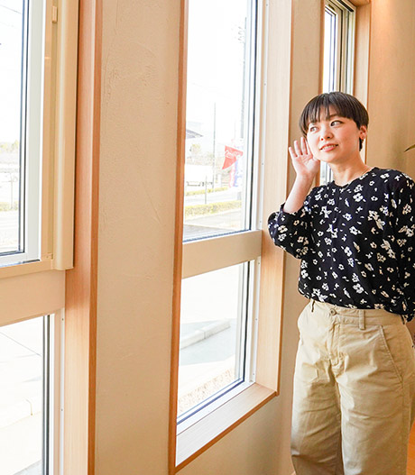 一般住宅だと聞こえてくるはずの外の車の音が・・・